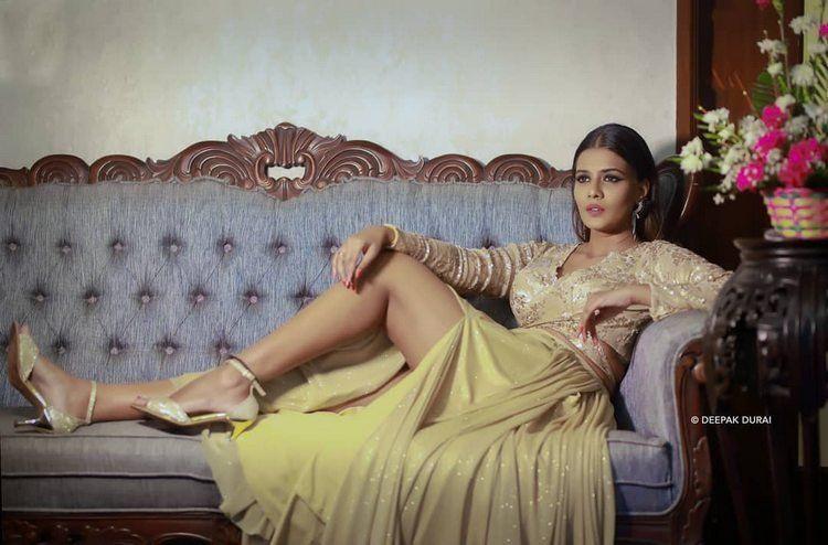 Meera mitun hot photos- Photos,Spicy Hot Pics,Images,High Resolution WallPapers Download
