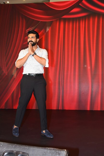 Mega powerstar ramcharan at suvarnabhoomi press conference- Photos,Spicy Hot Pics,Images,High Resolution WallPapers Download