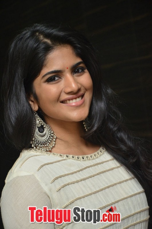 Megha aakash new stills- Photos,Spicy Hot Pics,Images,High Resolution WallPapers Download