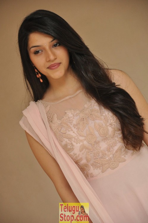 Mehareen latest pics- Photos,Spicy Hot Pics,Images,High Resolution WallPapers Download