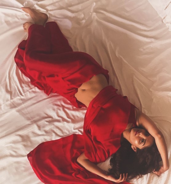 Model anveshi jain in red saree showing navel in spicy photo shoot-Anveshi, Anveshi Bikini, Anveshi Hot, Anveshi Jain, Anveshijain Photos,Spicy Hot Pics,Images,High Resolution WallPapers Download