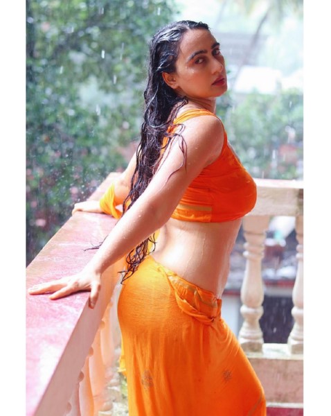 Model megha shukla is drying her beauty by soaking in the rain-Actressmegha, Megha Shukla, Meghashukla Photos,Spicy Hot Pics,Images,High Resolution WallPapers Download