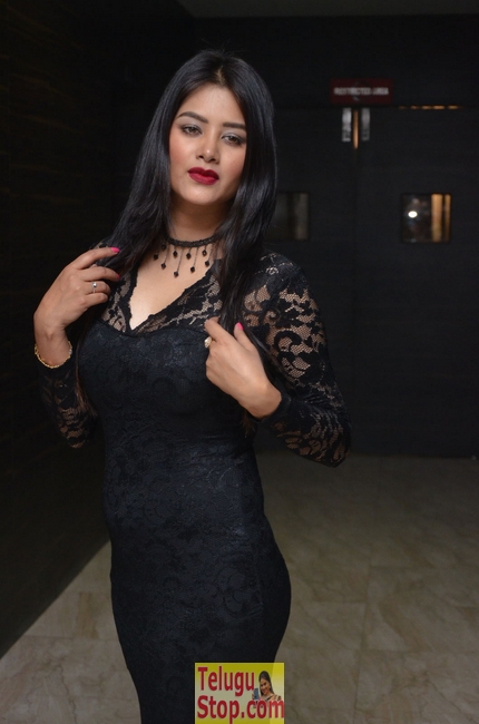 Monika singh latest pics- Photos,Spicy Hot Pics,Images,High Resolution WallPapers Download