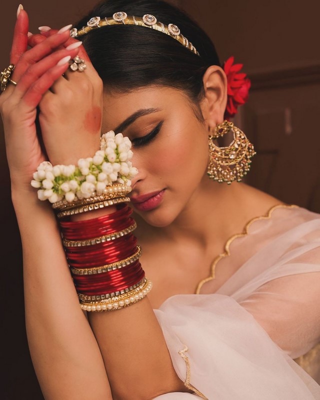 Mouni roy looks attractive in white saree golden jacket-Mouni Roy, Mouni Roy Hot, Mouni Roy Pics Photos,Spicy Hot Pics,Images,High Resolution WallPapers Download