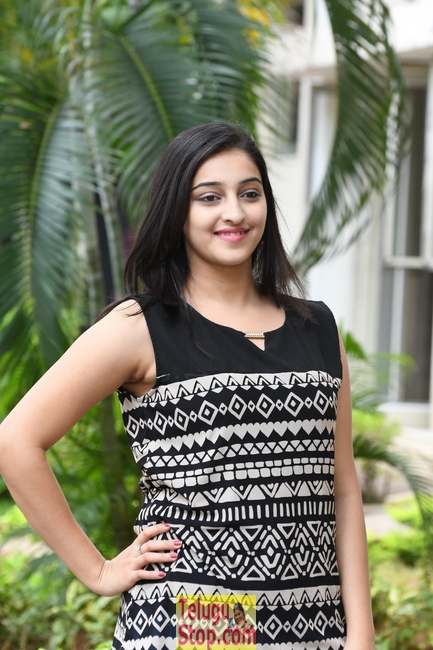 Mouryani latest stills- Photos,Spicy Hot Pics,Images,High Resolution WallPapers Download