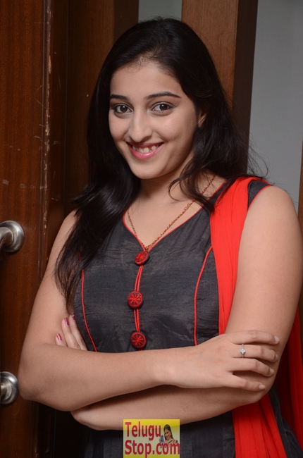 Mouryani new stills 2- Photos,Spicy Hot Pics,Images,High Resolution WallPapers Download