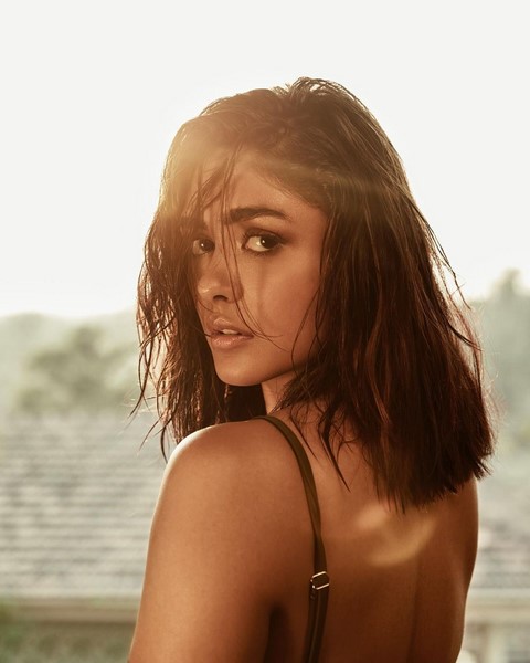 Mrunal thakur is sizzling with fierce beauty-Actressmrunal, Mrunal Thakur, Mrunalthakur Photos,Spicy Hot Pics,Images,High Resolution WallPapers Download