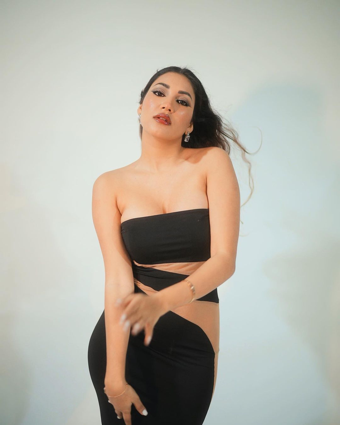 Mumbai model shivani singh looks sizziling and spicy hot in this outfit-@shivani.singhh, Shivani Singh, Shivanisingh Photos,Spicy Hot Pics,Images,High Resolution WallPapers Download