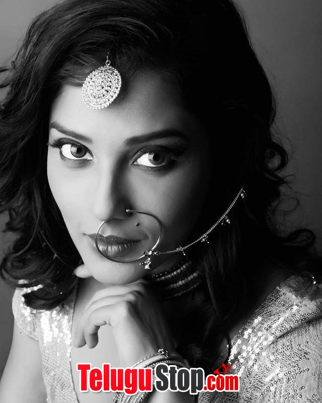 Naeera zaverie new photos- Photos,Spicy Hot Pics,Images,High Resolution WallPapers Download