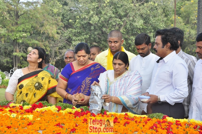 Nandamuri family at ntr ghat 2- Photos,Spicy Hot Pics,Images,High Resolution WallPapers Download