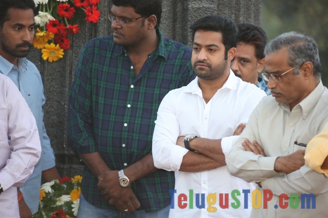 Nandamuri family members at ntr ghat- Photos,Spicy Hot Pics,Images,High Resolution WallPapers Download