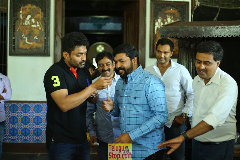 Nandamuri kalyanram birthday celebrations- Photos,Spicy Hot Pics,Images,High Resolution WallPapers Download