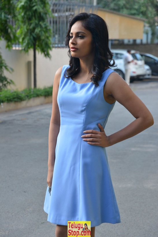 Nandita swetha new stills- Photos,Spicy Hot Pics,Images,High Resolution WallPapers Download