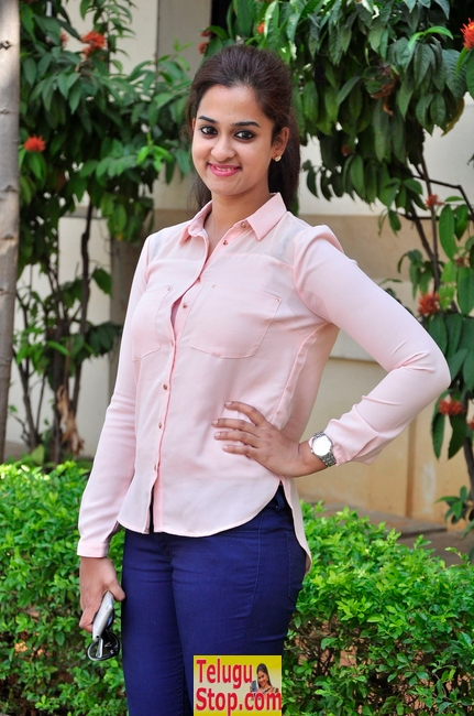Nanditha new stills 6- Photos,Spicy Hot Pics,Images,High Resolution WallPapers Download