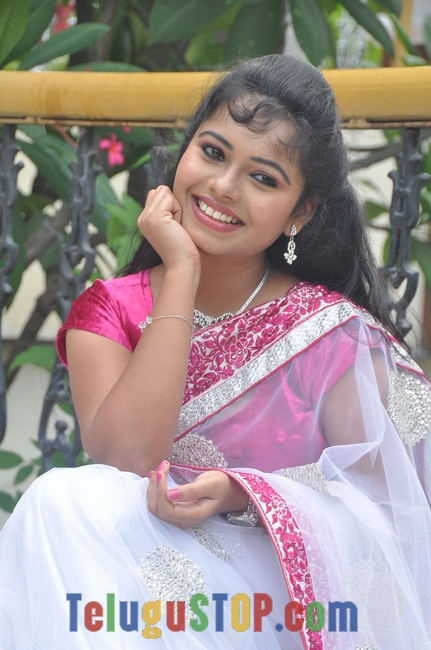 Naveena jackson stills- Photos,Spicy Hot Pics,Images,High Resolution WallPapers Download