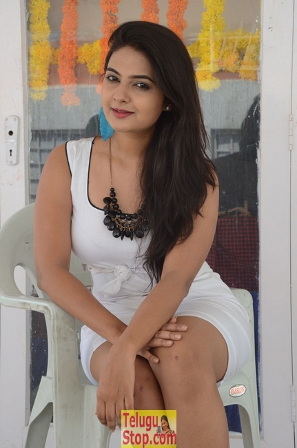 Neha deshpande latest stills 2- Photos,Spicy Hot Pics,Images,High Resolution WallPapers Download