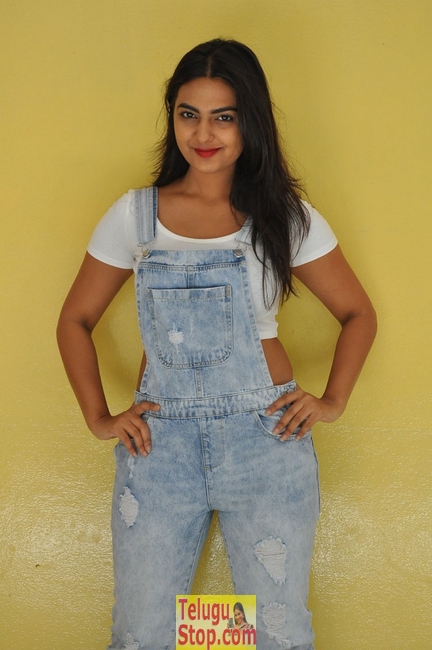 Neha deshpande new pics 3- Photos,Spicy Hot Pics,Images,High Resolution WallPapers Download