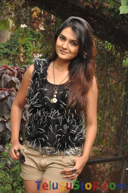 Neha deshpande new stills- Photos,Spicy Hot Pics,Images,High Resolution WallPapers Download