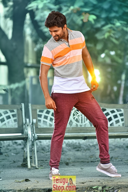 Nenu local movie still- Photos,Spicy Hot Pics,Images,High Resolution WallPapers Download