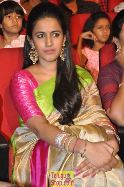 Niharika konidela new pics- Photos,Spicy Hot Pics,Images,High Resolution WallPapers Download