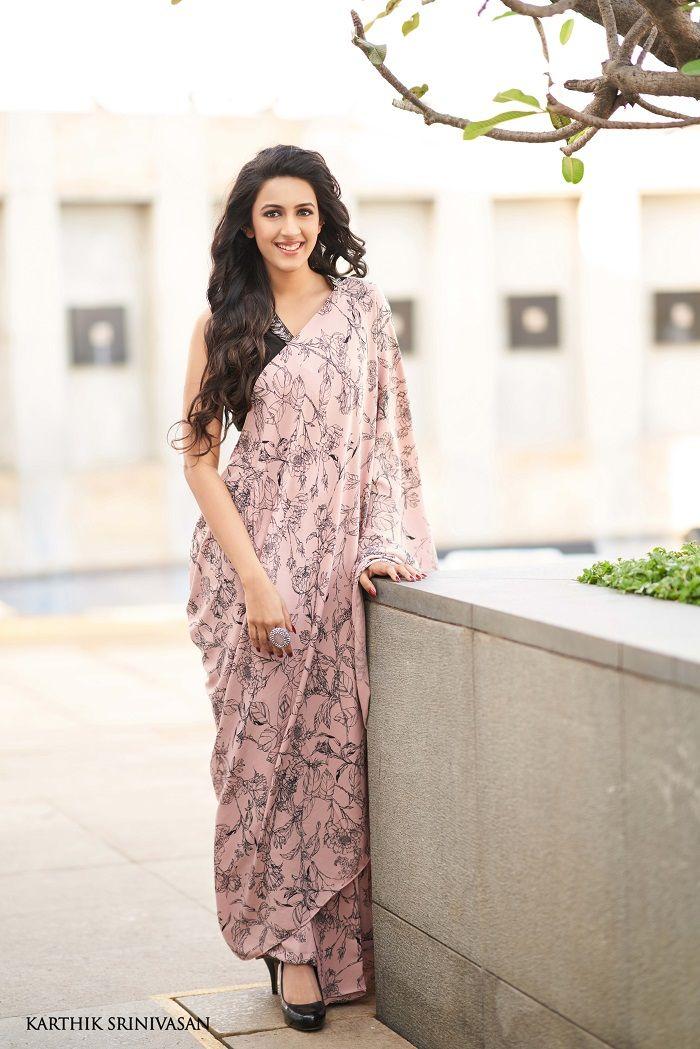 Niharika konidela photo images- Photos,Spicy Hot Pics,Images,High Resolution WallPapers Download