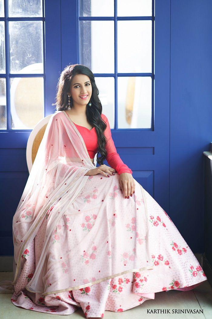 Niharika konidela photo images- Photos,Spicy Hot Pics,Images,High Resolution WallPapers Download