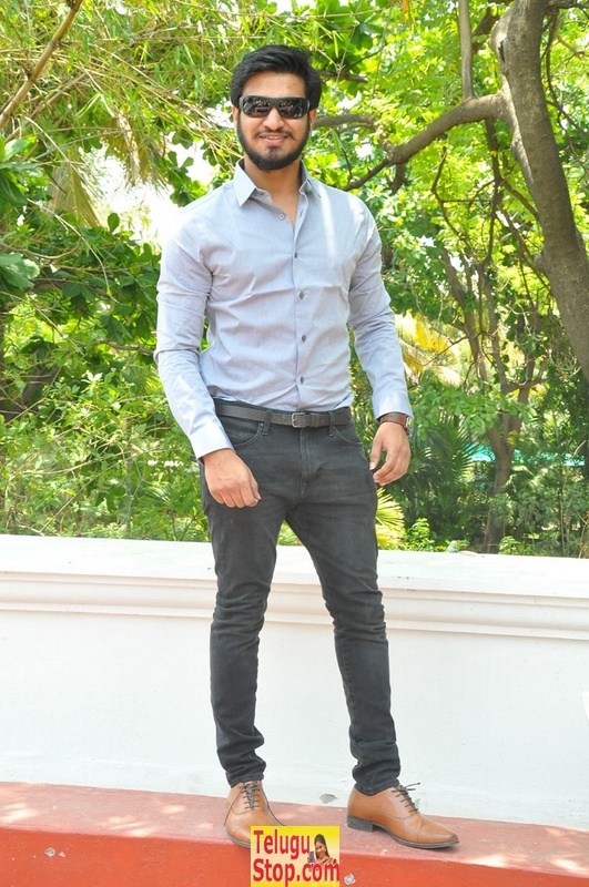 Nikhil interview stills- Photos,Spicy Hot Pics,Images,High Resolution WallPapers Download