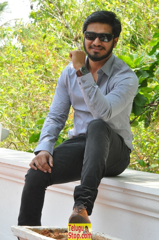 Nikhil interview stills- Photos,Spicy Hot Pics,Images,High Resolution WallPapers Download