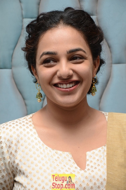 Nithya menen new stills- Photos,Spicy Hot Pics,Images,High Resolution WallPapers Download