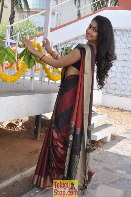 Nithya naresh new stills- Photos,Spicy Hot Pics,Images,High Resolution WallPapers Download