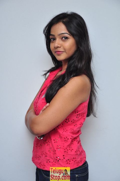 Nithya shetty new pics- Photos,Spicy Hot Pics,Images,High Resolution WallPapers Download