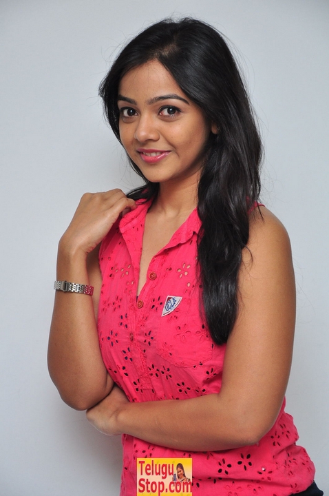 Nithya shetty new pics- Photos,Spicy Hot Pics,Images,High Resolution WallPapers Download