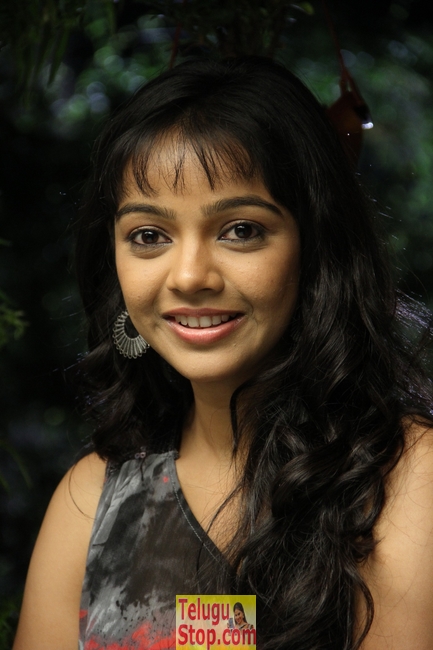 Nithya shetty new stills 2- Photos,Spicy Hot Pics,Images,High Resolution WallPapers Download