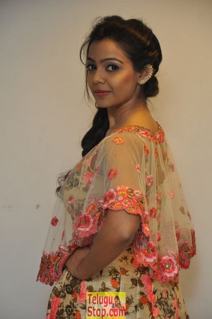 Nithya shetty pics- Photos,Spicy Hot Pics,Images,High Resolution WallPapers Download