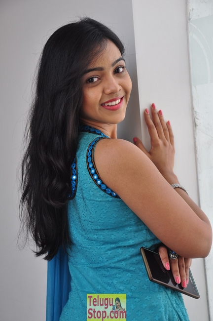 Nithya shetty stills- Photos,Spicy Hot Pics,Images,High Resolution WallPapers Download