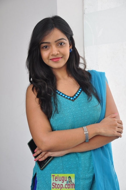 Nithya shetty stills- Photos,Spicy Hot Pics,Images,High Resolution WallPapers Download