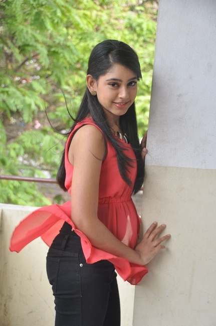 Niti taylor new stills- Photos,Spicy Hot Pics,Images,High Resolution WallPapers Download