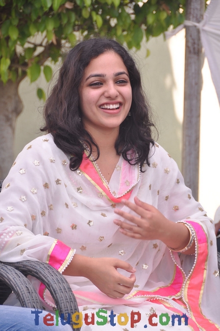 Nitya menon new stills- Photos,Spicy Hot Pics,Images,High Resolution WallPapers Download