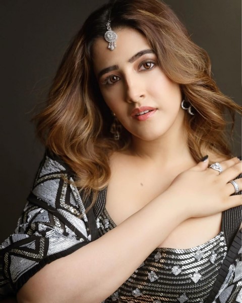 Nupur sanon looks beautiful in her traditional clothes in those pictures-Actressnupur, Nupur Sanon, Kriti Sanon, Nupursanon Photos,Spicy Hot Pics,Images,High Resolution WallPapers Download