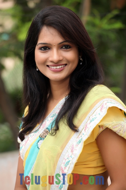 Pallavi stills- Photos,Spicy Hot Pics,Images,High Resolution WallPapers Download
