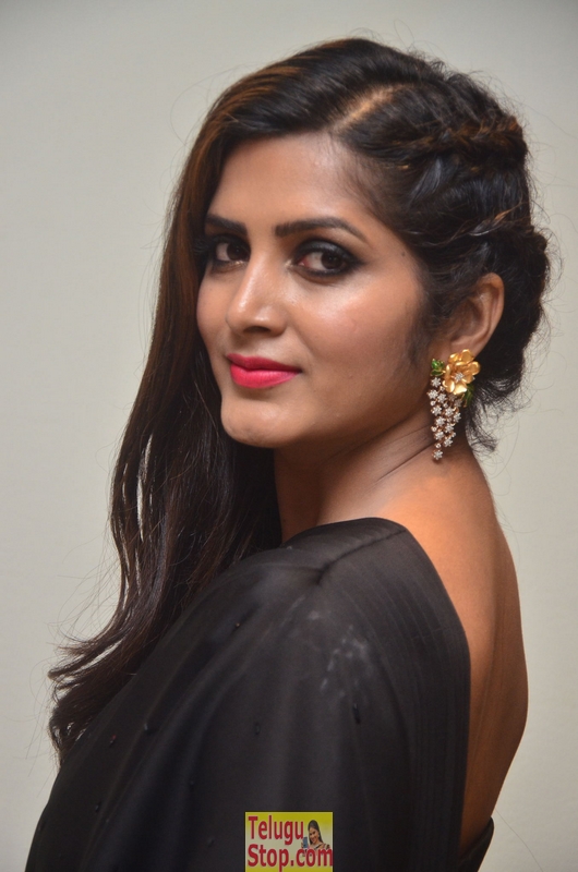Pavani gangireddy stills- Photos,Spicy Hot Pics,Images,High Resolution WallPapers Download