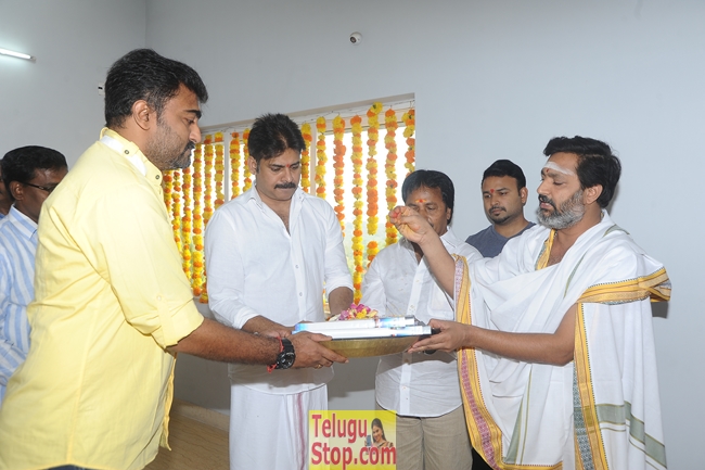 Pawan kalyan new movie opening- Photos,Spicy Hot Pics,Images,High Resolution WallPapers Download