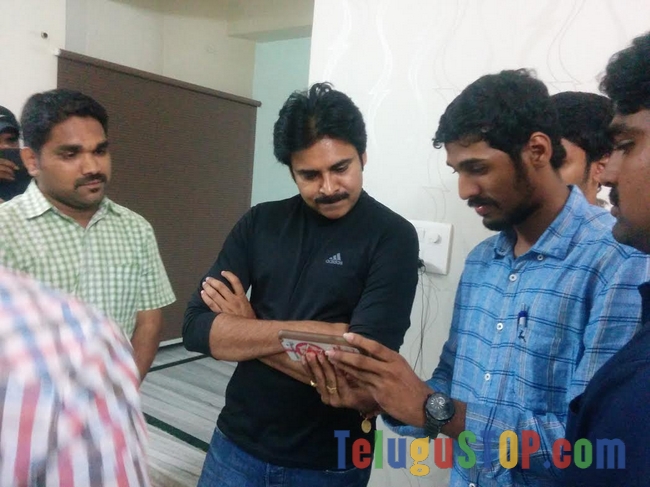 Pawanisam movie team meets pawan kalyan- Photos,Spicy Hot Pics,Images,High Resolution WallPapers Download