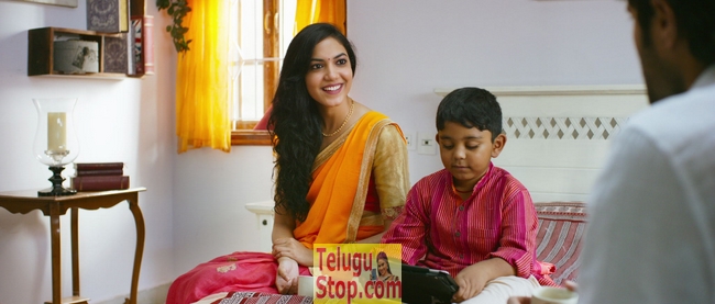 Pelli choopulu movie stills 2- Photos,Spicy Hot Pics,Images,High Resolution WallPapers Download