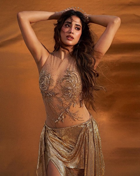 Pictures of actress janhvi kapoor latest golden beauties-Actressjanhvi, Hotqueen, Janhvi Kapoor, Janhvikapoor, Jhanvi Kapoor Photos,Spicy Hot Pics,Images,High Resolution WallPapers Download