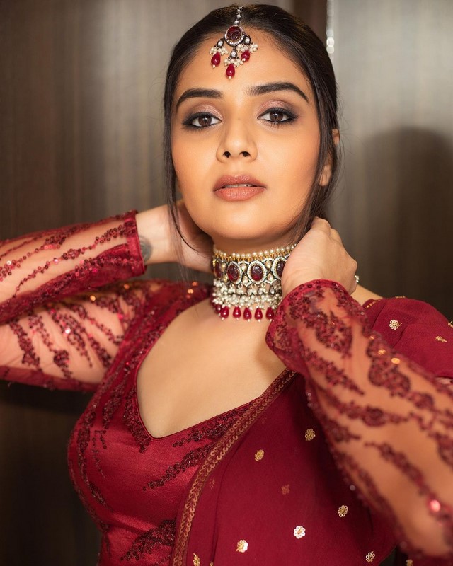 Pictures of actress sreemukhi hot red saree beauties show shake up the social media-Sreemukhi, Sreemukhi Pics, Tollywoodanchor Photos,Spicy Hot Pics,Images,High Resolution WallPapers Download