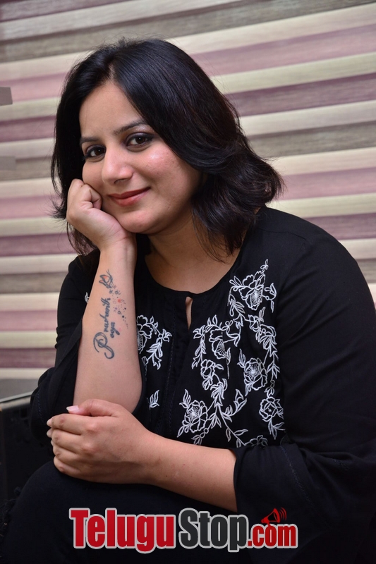 Pooja gandhi stills- Photos,Spicy Hot Pics,Images,High Resolution WallPapers Download