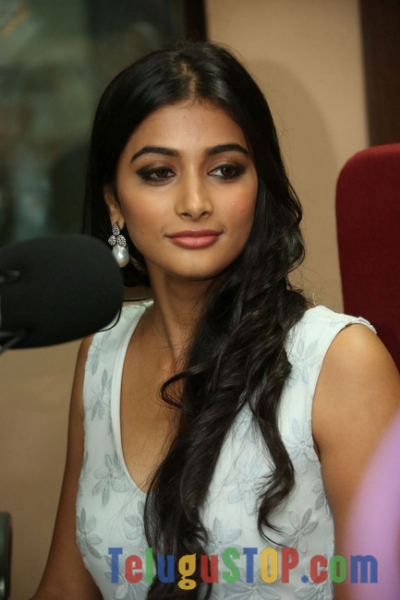 Pooja hegde new stills- Photos,Spicy Hot Pics,Images,High Resolution WallPapers Download