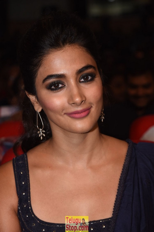 Pooja hegde new stills 3- Photos,Spicy Hot Pics,Images,High Resolution WallPapers Download
