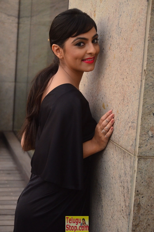 Pooja k dhoshi new stills- Photos,Spicy Hot Pics,Images,High Resolution WallPapers Download
